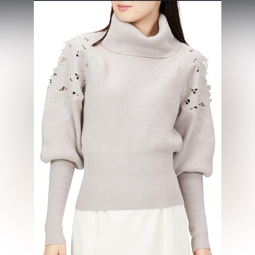 Snidel SWNT224128 Women's Embroidered Shoulder Knit Pullover